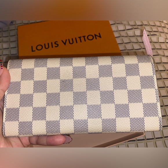 Louis Vuitton damier wallet - Picture 2 of 9